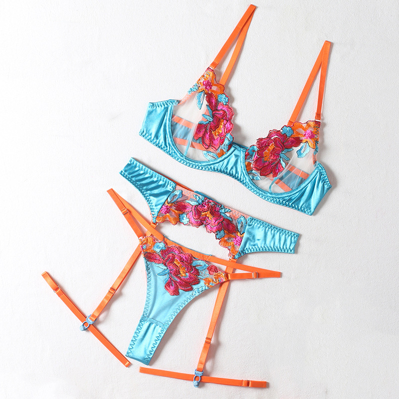 Embroidery Underwear - طقم ملابس داخلية مثير من الدانتيل