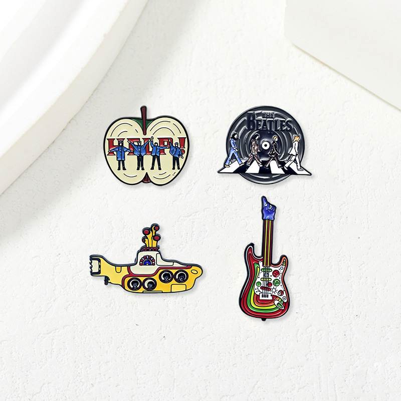 Embroidery Icon - دبوس مينا بتصميم عتيق لفرقة روك،