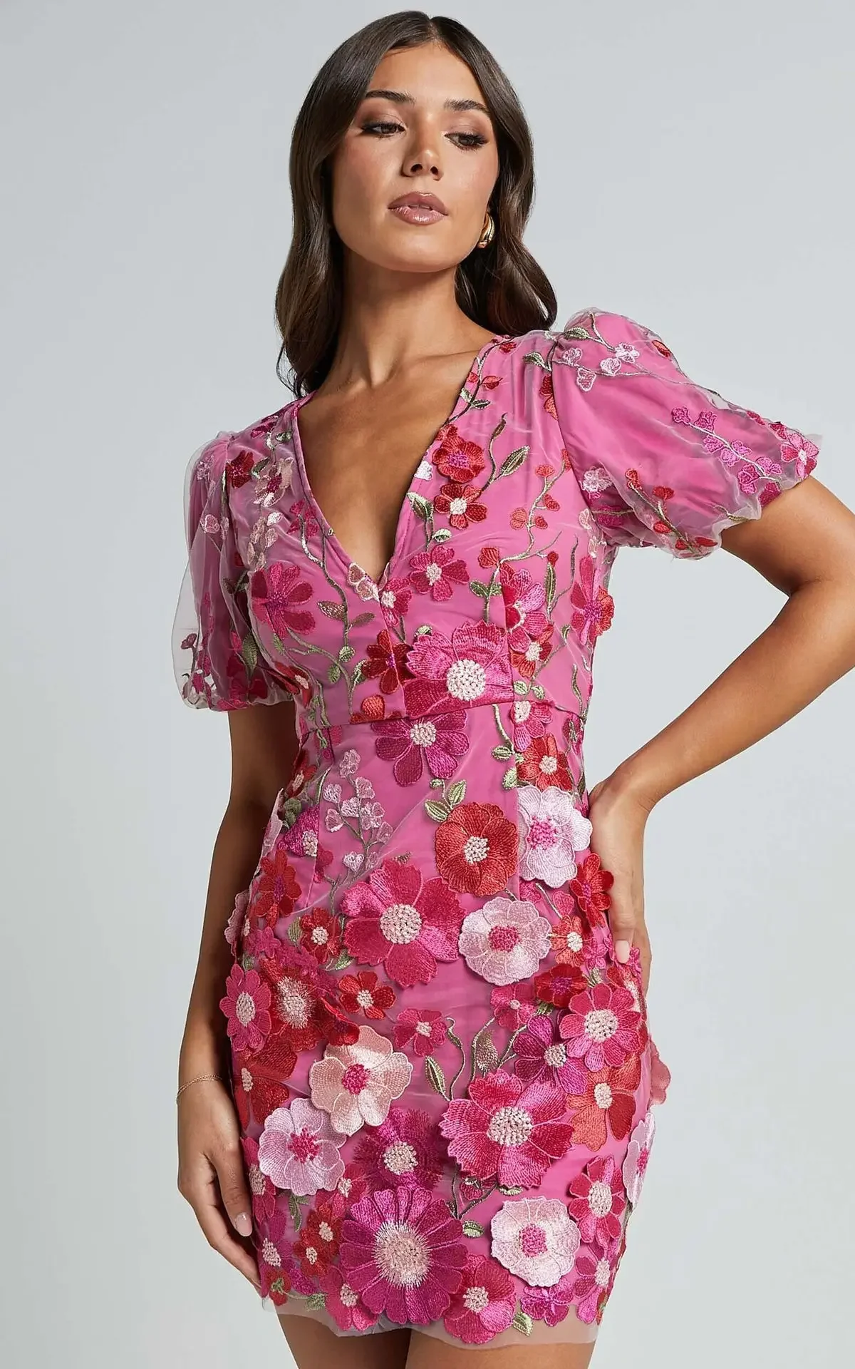 Embroidery Zara - فستان مثير مطرز على شكل حرف