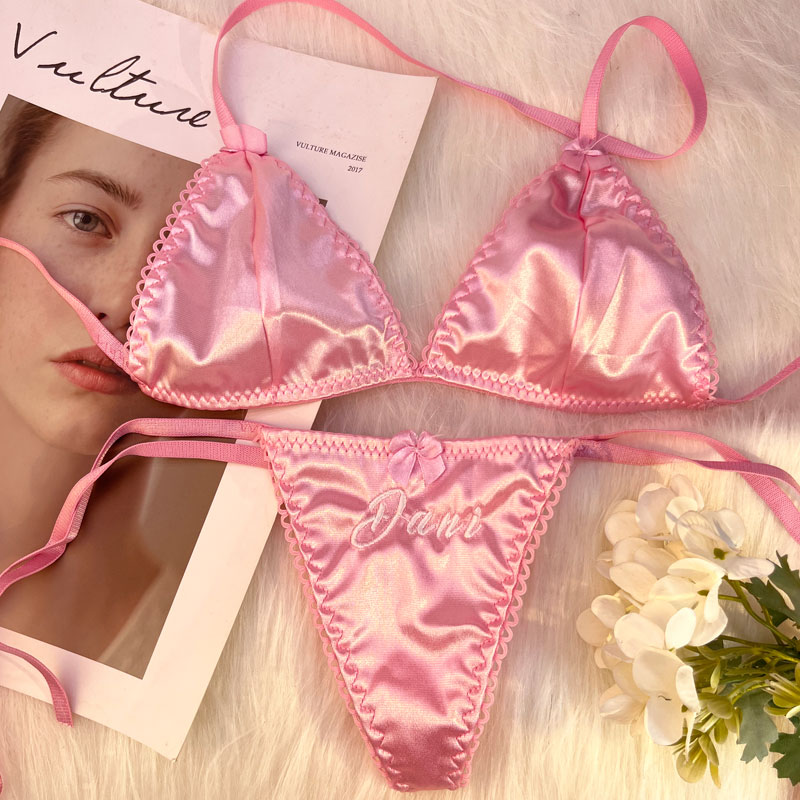 Embroidery Underwear - طقم حمالة صدر مثلثة وسروال داخلي