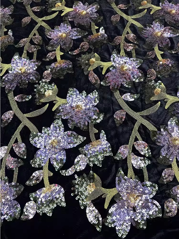 Embroidery Beads - 1 ياردة من قماش المخمل العتيق