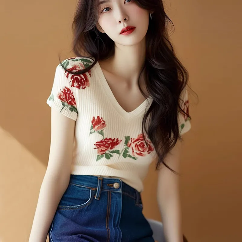 بلوزة نسائية بيج برقبة على شكل - مراجعة Embroidery Roses وسعره