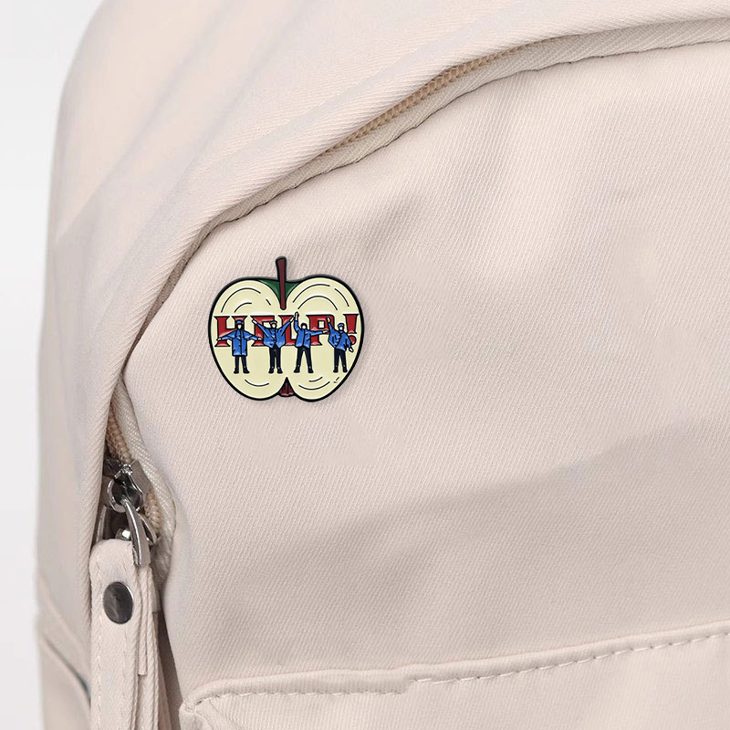 دبوس مينا بتصميم عتيق لفرقة رو - مراجعة Embroidery Icon وسعره