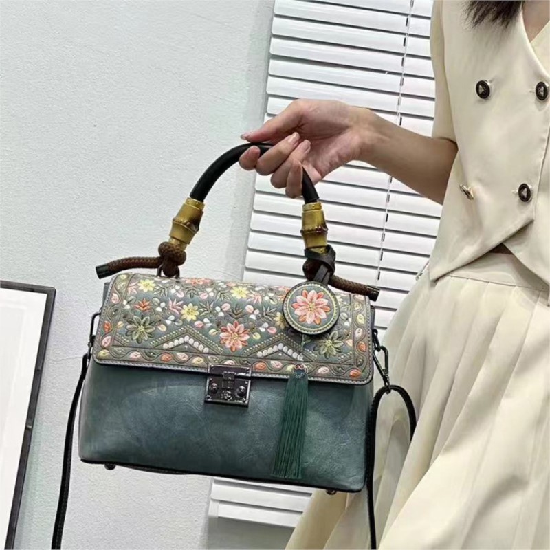 حقيبة جلدية نسائية مطرزة من جو - مراجعة Embroidery On Leather وسعره