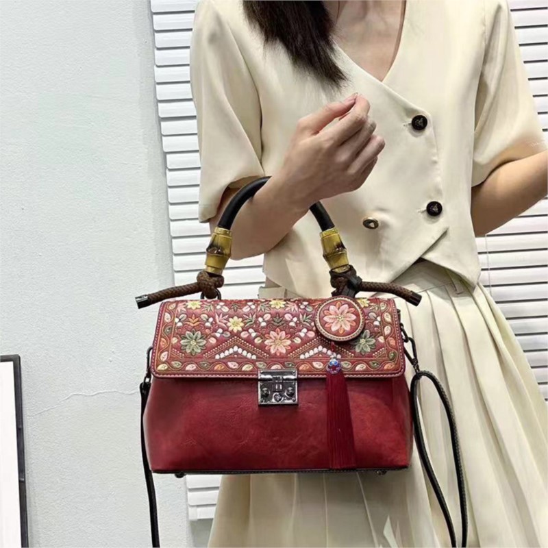 حقيبة جلدية نسائية مطرزة من جو - مراجعة Embroidery On Leather وسعره